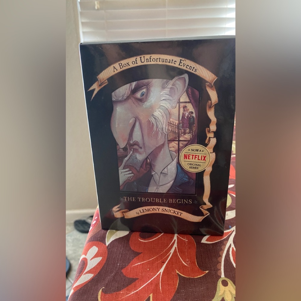 A box of unfortunate events the trouble begins by lemony Snicket boxset